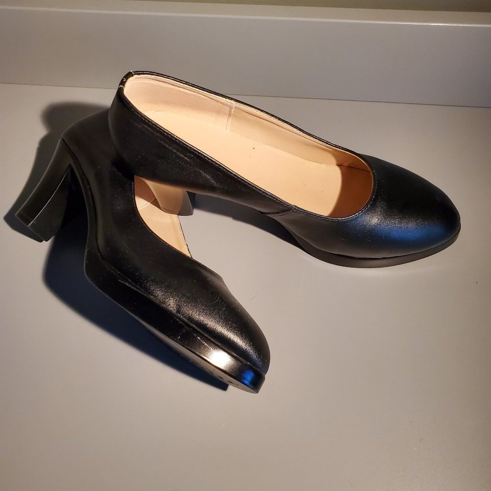 Black Pumps